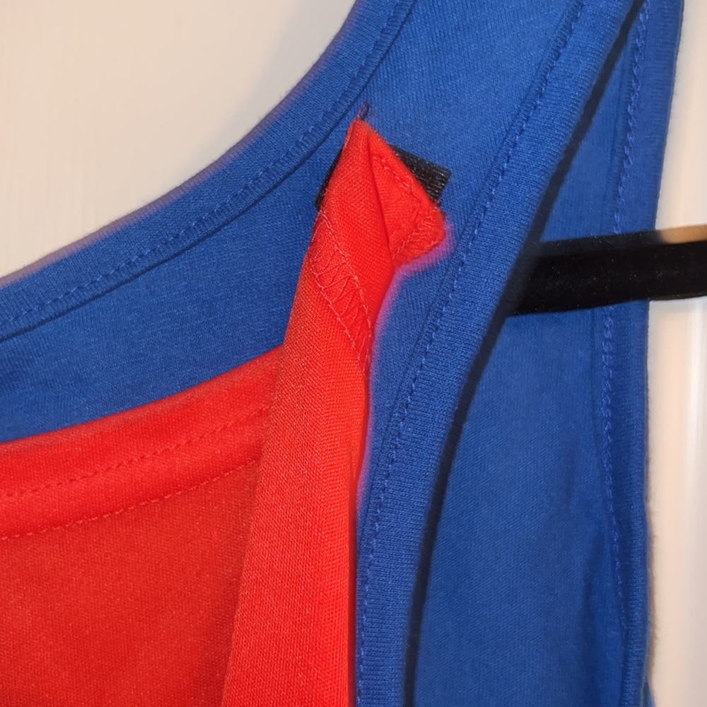 Women’s Superman shirt with cape - Picture 4 of 4